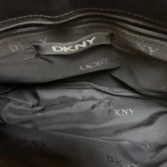 Vintage genuine leather DKNY shoulder bag. - Picture 4 of 5